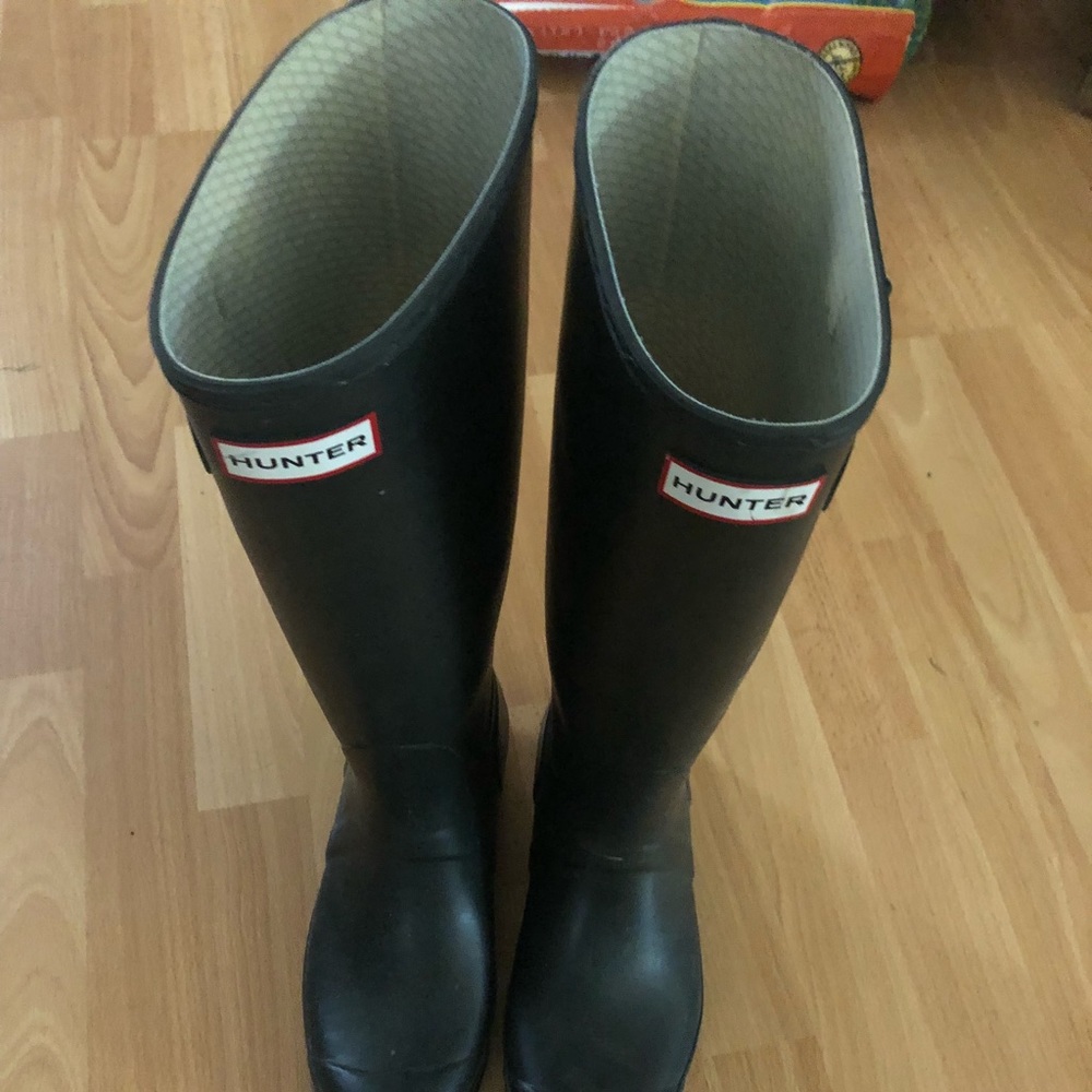 Worn approx 10 times, in very good condition